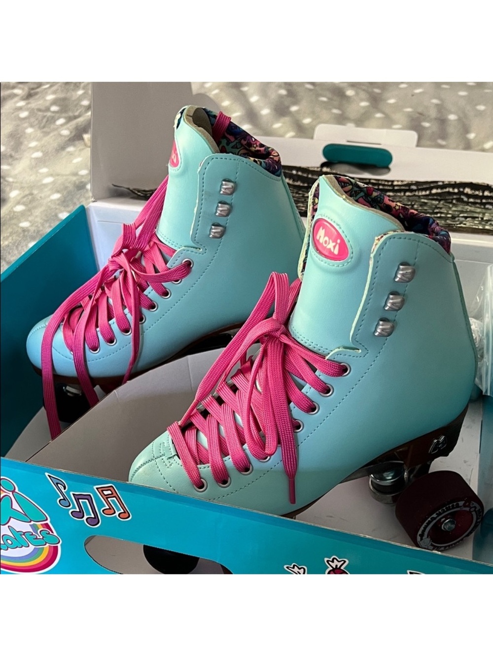Moxi Skates • Women’s Size 5 • Beach Bunny Blue Sky With Pink • Roller Skates